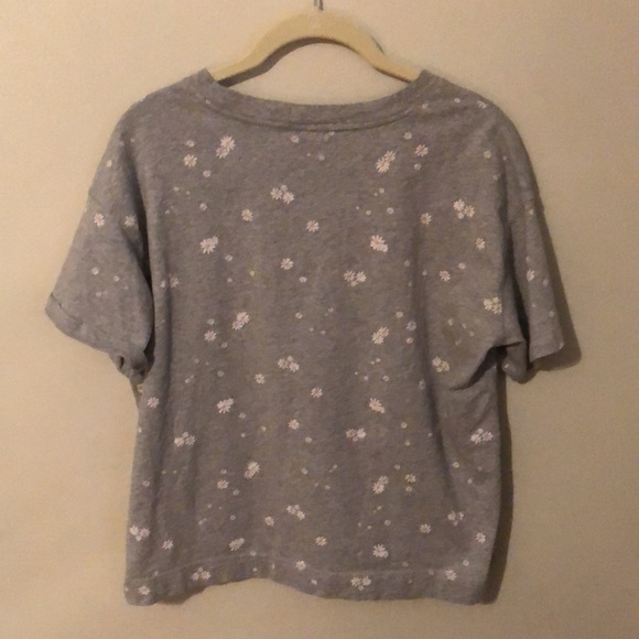 Old Navy daisy tee - Picture 2 of 2